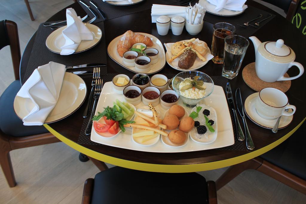 Maqan Hotel Almati Kültér fotó