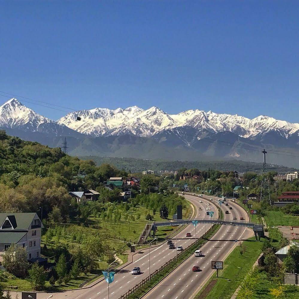 Maqan Hotel Almati Kültér fotó
